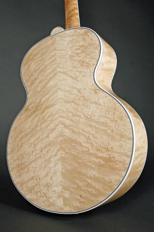 Bild 3: Ahorn-Furnier verleiht dieser Gitarre das gewisse Etwas. Foto: Wehmey...